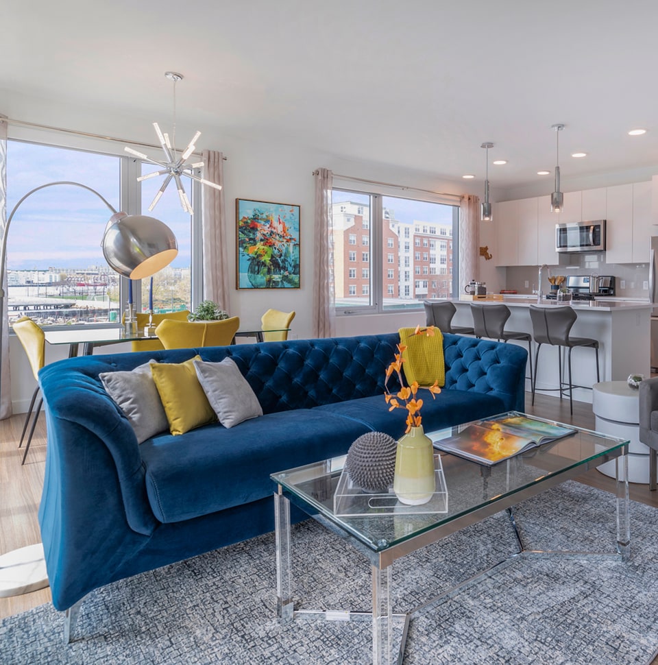 Clippership Apartments on the Wharf - Living Room